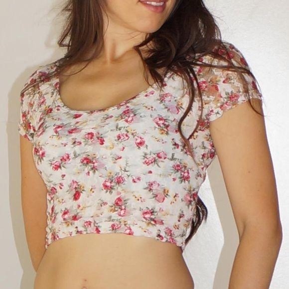 Floral Lace Crop Top FT. Open Back Short Sleeve Scoop Neckline Small - Picture 2 of 3
